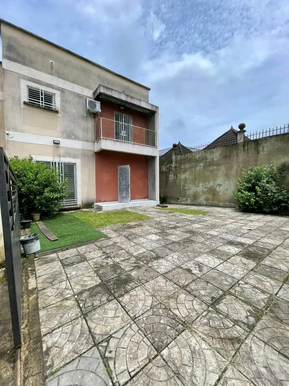 Duplex haut standing à Ndogbong